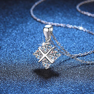 Collier élégant et classique en argent sterling S925 plaqué or avec pendentif croix et attrape-rêves en moissanite pour femme - Product Image 4