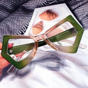 Gafas de sol de diseño único de mariposa para mujer, lentes de sol irregulares con logotipo personalizado, lentes de ojo de gato con montura grande, Uv400 - Product Image 1