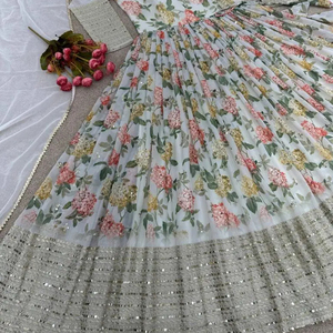 Nouveau costume Anarkali appartenant à une véritable collection d'été de modélisation costume Anarkali dans un nouveau style fantaisie au prix de gros meilleure qualité - Product Image 1