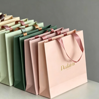 Sac de luxe en carton ivoire épaissi recyclable avec logo personnalisé, capacité de charge stable pour la promotion de la marque