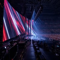 Écran LED de location P2.6 500*500mm avec support arrière intégré pour événements itinérants à haute fréquence