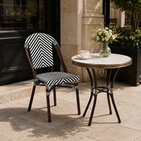 Chaise de salle à manger d'extérieur style bistrot français, en chevron noir et blanc, dossier incurvé, pour restaurant, café, terrasse
