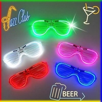 Nouvelles Lunettes en Plastique à Éclairage Dynamique en Forme de Cœur pour Influenceurs TikTok, Idéales pour Concerts, Bars, Discothèques, Jouet Lumineux pour Jeunes et Cheerleading