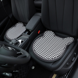 Cojín de Asiento de Coche de Seda Helada con Diseño de Pata de Gallo y Oso, Alfombrilla Antideslizante Refrigerante, Elegante Set de Accesorios Interiores para Coche - Product Image 4