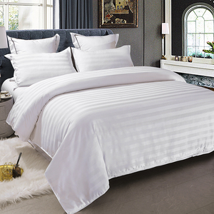 <span class=keywords><strong>Set</strong></span> Copripiumino Moderno in Poliestere Jacquard per Hotel, Misure King e Queen, Biancheria da Letto di Lusso 200TC Ecologica - Product Image 1