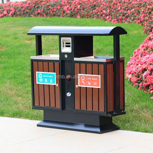 ถังขยะกลางแจ้งแบบสองช่องทำจากไม้และเหล็ก พร้อมฝาปิดสำหรับแยกประเภทขยะ - Product Image 5