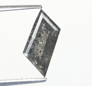 Trendy & Unique 1.68 CT Sel Naturel et Poivre Diamant Terre Extraite avec Coupe Vintage pour Bague de Fiançailles - Product Image 3