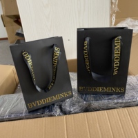 Sacs cadeaux personnalisés de haute qualité en papier avec votre propre logo pour l'emballage d'accessoires de mode