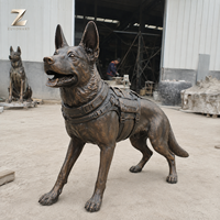 Statue de chien K9 grandeur nature en bronze, sculpture de berger allemand moulée à la main avec harnais pour la décoration de parcs, villas et cours.