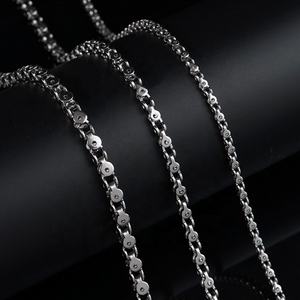 สร้อยคอพร้อมจี้ดีไซน์ไม่ซ้ำใคร ทำจากสแตนเลสสตีล งานแฮนด์เมด สำหรับผู้หญิงและผู้ชาย ขายส่งเครื่องประดับ - Product Image 3