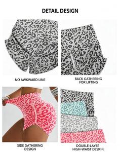 Shorts de yoga taille haute imprimé léopard, shorts de sport moulants pour femme effet push-up, shorts de course et de fitness - Product Image 2