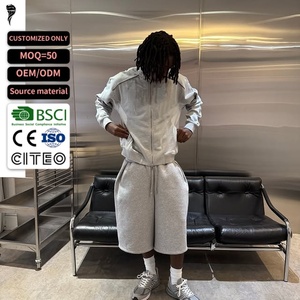 Ensemble de survêtement 2 pièces personnalisé pour homme, veste courte zippée à col montant et pantalon capri large, tenue streetwear assortie - Product Image 1