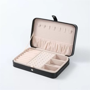 <span class=keywords><strong>Caja</strong></span> <span class=keywords><strong>de</strong></span> joyería pequeña, superventas y famosa en internet, <span class=keywords><strong>de</strong></span> una sola capa, portátil, <span class=keywords><strong>de</strong></span> cuero, para guardar anillos, pendientes y accesorios. - Product Image 5