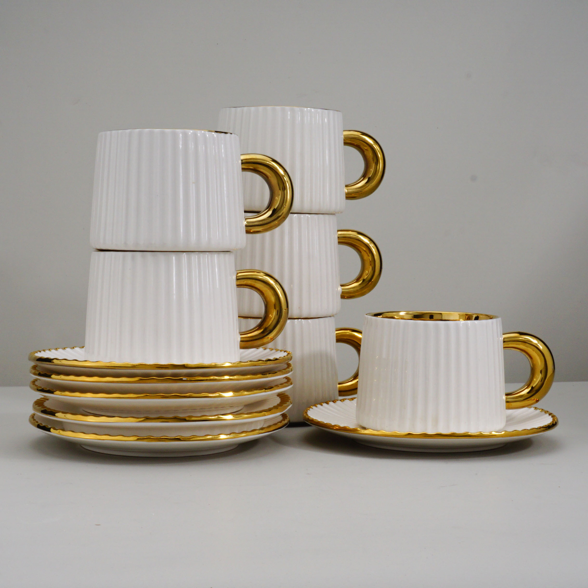 Oro blanco - Juego de 6 tazas y platos