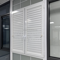 Australie Angleterre Style PVC Obturateur Baie Fenêtre Coulissante Bois Véritable Bois Blanc Persienne Plantation Volets Aluminium Vertical