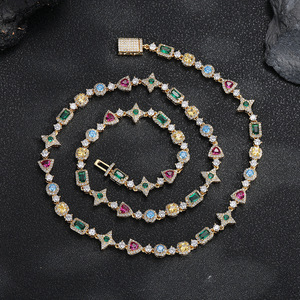 Collana Geometrica con Zirconi Colorati, Gioiello Raffinato e Alla Moda, Design a Stella, Rotondo, Quadrato, Triangolare, Arcobaleno in CZ - Product Image 2