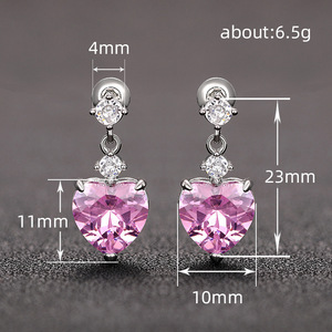 Graziosi orecchini a forma di cuore per donna con accenti di cristalli scintillanti, gioielli da indossare tutti i giorni - Product Image 5