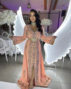 HERMOSO COLOR ZARI BORDADO TRABAJO EN ESTILO VESTIDO CAFTÁN CON CUENTAS DE CRISTAL EMBELLECIDAS, PIEDRA, SECUENCIA, TRABAJO DE DABKA @ 2024 - Product Image 1