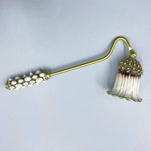 Spegnicandele Tradizionale Menorah Placcato Argento, Spegnicandele Cerimoniale Ebraico per Shabbat e Festività - Product Image 1