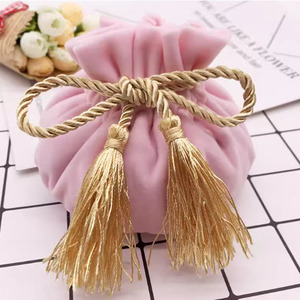 Sac à pompons en suède recyclable de style chinois, rouge bordeaux, avec poignée, pour bijoux (colliers, montres, lunettes, pierres précieuses) - Vente en gros - Product Image 2