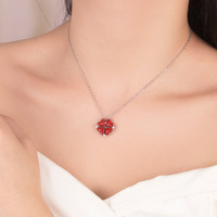 Nouveau collier en argent à la mode trèfle à 4 feuilles zircon chanceux trèfle à quatre feuilles coeur plaqué or 925 collier en argent sterling pour les femmes