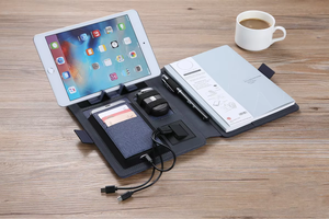 ปกสมุดโน้ตบุ๊กแบบพกพาพร้อมที่ชาร์จ<span class=keywords><strong>โทรศัพท์</strong></span>ไร้สาย RFID สำหรับธุรกิจ ความจุแบตเตอรี่ 8000mAh  พร้อมช่องเก็บของและที่วางโทรศัพท์มือถือ ทำจากหนัง - Product Image 6