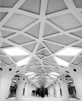 Pare-soleil architectural à lames fixes en aluminium, design moderne, durable, écologique, facile à nettoyer, fabrication professionnelle, immeuble de bureaux