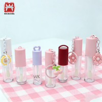 Tubes de brillant à lèvres vides multicolores avec logo personnalisé, petits contenants d'huile à lèvres avec porte-clés pendentif mignon, fournisseur d'emballages de brillant à lèvres