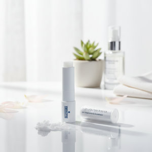 Baume à lèvres Glutanex Lip Glow, éclaircissant, unifiant le teint, pour des lèvres douces, hydratant quotidien, renouvellement lumineux, éco-responsable, lisse et éclatant. - Product Image 3