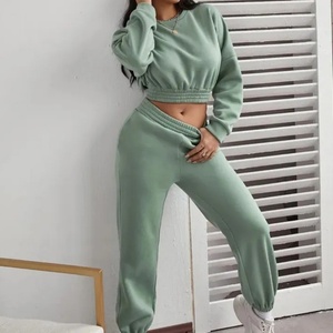 ชุดเซ็ตเสื้อครอปฮู้ดดี้และกางเกงขายาวสำหรับผู้หญิง พิมพ์โลโก้ได้ คุณภาพสูง สีพื้น ผ้าหนา ชุดวอร์มสำหรับวิ่งออกกำลังกาย - Product Image 1