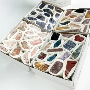 صندوق هدايا كريستالي من الأحجار الطبيعية للبيع بالجملة وهو عبارة عن عينة خام من الأحجار المقدمة من أوكازيون الحجر الخام