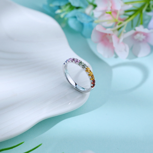 Anillo de Compromiso de Lujo Personalizado en Oro Blanco Sólido de 18K con Zafiro Colorido de Corte Redondo y Media Eternidad para Boda y Mujer - Product Image 3