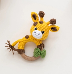 Jouets girafe couleur jaune en crochet à la main avec logo personnalisé et étiquette avec <span class=keywords><strong>yeux</strong></span> <span class=keywords><strong>de</strong></span> sécurité mignons Hochets <span class=keywords><strong>pour</strong></span> enfants en coton lait <span class=keywords><strong>Amigurumi</strong></span> - Product Image 6