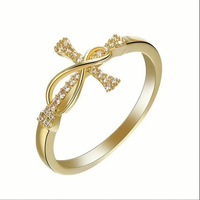 Bague de Fiançailles Solitaire en Cuivre Plaqué Argent avec Zircon Ovale et Pierres Latérales en Goutte d'Eau Pavées, Bijou de Mariage ou de Promesse pour Femme, Idée Cadeau