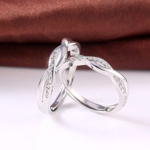 Anello aperto minimalista da donna con design intrecciato a forma di cuore, gioiello alla moda per tutti i giorni - Product Image 4