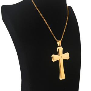 Colgante de Cruz Clásico, Regalo Neutral de Lujo Discreto, Colgante Unisex Deportivo, Collares de Cruz Chapados en Oro, Cruz Grande Religiosa con Circones - Product Image 6