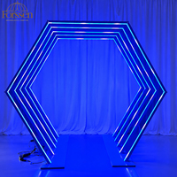 Arche hexagonale LED, cadre géométrique en métal, toile de fond pour cérémonie de mariage, salle de banquet, hôtel, décoration d'événements, impression de logo personnalisée