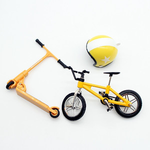 Modelo combinado de bicicleta, <span class=keywords><strong>scooter</strong></span> y casco en miniatura BTXIXI para decoración de escenas al aire libre. - Product Image 5