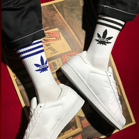 Chaussettes pour hommes de qualité supérieure à cinq mauvaises herbes, chaussettes de ville longues à 3 rayures pour couples, chaussettes de créateurs de chanvre en vrac, marques célèbres