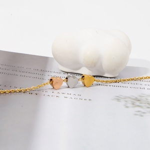 Collier pendentif en acier inoxydable à trois cœurs, collier pendentif en or 18 carats pour sœur, amie - Product Image 4