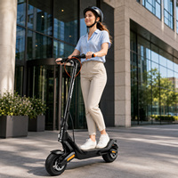 Trottinette électrique pliable étanche avec batterie au lithium à échange rapide, jauge numérique intelligente synchronisée par application pour les trajets quotidiens sur le campus