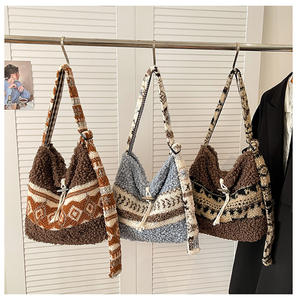 Nuevo Bolso de Mujer de Felpa de Gran Capacidad, Moda Otoño Invierno, Minimalista, Versátil, de un Solo Hombro, Estilo Coreano Retro - Product Image 3