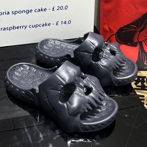 Sandalias suaves personalizadas para hombre y mujer, chanclas planas Unisex con diseño de calavera elegante, novedad de verano
