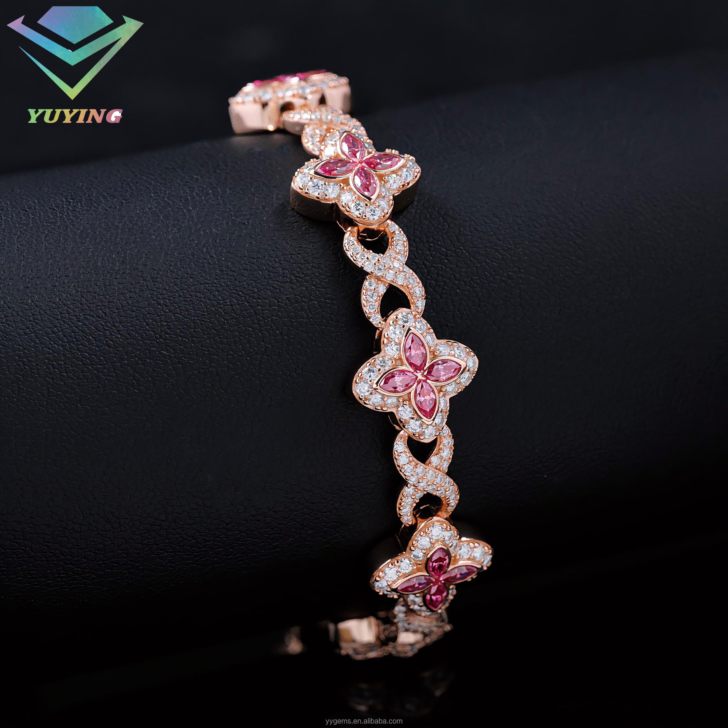 สร้อยข้อมือโคลเวอร์สีชมพู