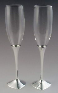 Flûtes à champagne en argent avec double cœur percé en paire avec base à motif de cœur Toast de mariage Cadeau de la Saint-Valentin - Product Image 5
