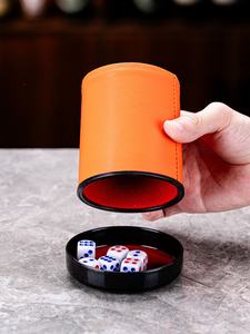 <span class=keywords><strong>ลูกเต๋า</strong></span>ตะแกรง<span class=keywords><strong>ทรง</strong></span><span class=keywords><strong>กระบอก</strong></span>พร้อมฐานวัสดุ PU ดีไซน์เรียบทนทานสำหรับเกมปาร์ตี้ชุด10ชิ้นส่งฟรี6<span class=keywords><strong>ลูกเต๋า</strong></span> - Product Image 6