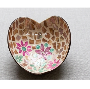 Handcrafted Vietnamese <b>Coconut</b> <b>Shell</b> Bowl Heart Shape Cheap Price Natural Salad Bowl Customized Logo - Product Image 2