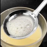 Cuillère écumoire en acier inoxydable à mailles fines avec long manche pour filtrer l'huile, la graisse et la mousse, idéale pour les plats chauds et la friture