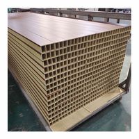 Tubos Cuadrados de Madera Recubiertos con PVC, Columnas de WPC para Materiales de Decoración de Interiores, Aplicaciones en Techos