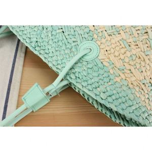 กระเป๋าโท้ทสีขาวสำหรับผู้หญิง ขนาดกลาง ทนทาน เหมาะสำหรับฤดูร้อน สายริบบิ้นกันน้ำ ดีไซน์น่ารัก พร้อมช่องใส่ของแบบสาน เหมาะสำหรับการช้อปปิ้งประจำวันและไปเที่ยวชายหาด - Product Image 3